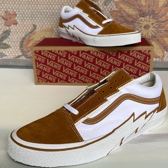 Vans Shoes - Vans WMNS Old Skool Bolt
Cathay Spice
VN0009Q5KFR sneakers